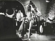 WROCŁAW Winiarnia BACHUS Fotografia fotos film KTO WIERZY W BOCIANY? 24x30