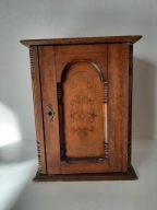 ANTYCZNA dębowa szafka wisząca,z XIX RZEŻBIONA NA LEKARSTWA BIŻUTERIĘ