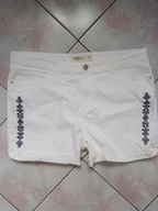 Janina krótkie białe spodenki dżinsowe hafty 44