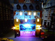 Kamienica z KINEM Wolność i Oświetleniem LED w H0