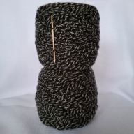 Włóczka akrylowa czarno-biała 255 g