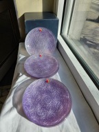 KOMPLET RĘCZNE ROBIONYCH TALERZY AMETYSTOWE SREBRNO BIAŁE IRENA INOWROCŁAW