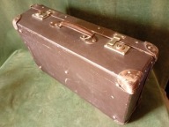 Stara kartonowa walizka podróżna