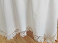 Biały świąteczny obszyty gipiurową koronką 220 x 160 cm