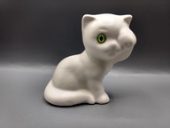 kotek zielone oczko łapkę trzyma na na główce