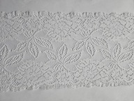 Koronka francuska elastyczna na tiulu biała szerokość 15cm