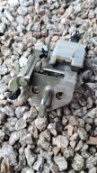 Rygiel zamka klapy zapadka 1Z9827511C SKODA OCTAVIA II oryginalna -NOWA-