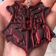 Brelok Herb Hogwartu 3D – dla fanów Harry’ego Pottera!