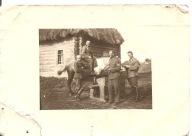 WEHRMACHT -TRZECIA RZESZA -ŻOŁNIERZE -zdjęcie -mały format KOŃ 1943 rok