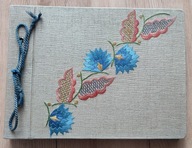 Album do zdjęć oprawa płótno wyszywane kwiaty liście 26 kart wym. 29x22 cm