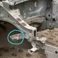 Hyundai ix35 ćwiartka uchwyt błotnka prawy lewy