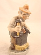 FIGURKA PORCELANOWA KOWAL 15 CM