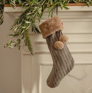 Skarpeta na prezenty dekoracyjna elegancka z pomponami beżowa z futerkiem