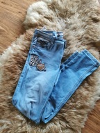 jeansy z dziurami naszywkami rurki bershka s/m