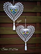 Szydełkowe serduszko z bratkami 27x25cm -zawieszka /rękodzieło Juka