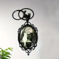 bryloczek vintage retro gotyk koty dwa czarny talizman metalowy torebka