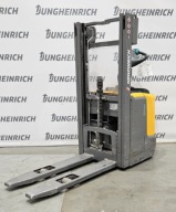 Wózek paletowy elektryczny z masztem – Jungheinrich ERC 212 Li-ion