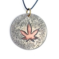 Gandzia. Hipisowski wisior z alpaki, miedzi i mosiądzu. Ręczna robota.