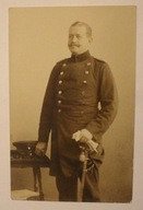 CIEKAWA POSTAĆ, OSOBA - ŻOŁNIERZ, WOJSKOWY z SZABLĄ, CZYSTA, STARA