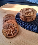 STARA DREWNIANA RZEŹBIONA CUKIERNICA + 6 DREWNIANYCH PODSTAWEK_ANTYK_UNIKAT