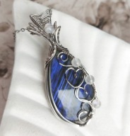 Wisior z niebieskim labradorytem z sercami, naszyjnik na Dzień Kobiet