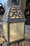 Lampion metalowy z wypełnieniami ze szkła ozdobnego