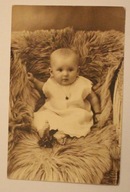 Foto "BALLADYNA" Warszawa, Żelazna 31, MAŁE DZIECKO, CIEKAWE, STARE ZDJĘCIE