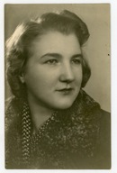 NOWY SĄCZ - PORTRET KOBIETY W ATELIE