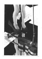 Pocztówka - Skrzypce, nuty i damskie pantofelki