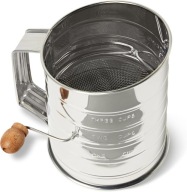 NOWY PRZESIEWACZ DO MĄKI CUKRU PUDRU KUBEK SITKO STALOWE AMAZON BASICS