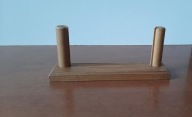Drewniany stojak / podstawa na talerzyk dekoracyjny / pokrywkę 16cm vintage