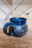 Kubek toczony, niebieski, ręcznie rzeźbiony, ceramika, z runą Algiz