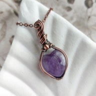 Mały wisiorek serduszko z kamieniem, ametyst, prezent dla narzeczonej