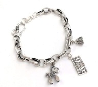 srebrna bransoletka damska z zawieszkami