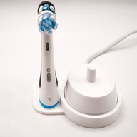 PodstawkaOral-B iO(6) na ładowarkę i 2 końcówki kolorowe pierścienie (R)