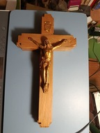 Stary drewniany krzyż jako zestaw dla chorych?