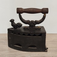 Zabytkowe żelazko na węgiel z ptakiem żeliwne