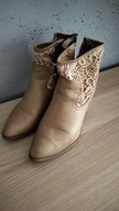 Buty damskie 40 efektowna koronka beż lekkie 25,5cm kozaki