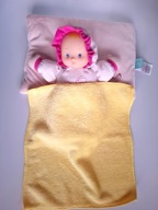 Lalka bobasek z miękkim tułowiem bobas z tekstylnym brzuszkiem i pościelą