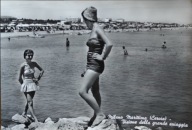 AKT - NAGA KOBIETA - WŁOCHY - MILANO MARITTIMA