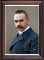 Obraz Józef Piłsudski portret z podpisem w drewnianej ramie ze szkłem