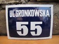 Stara emaliowana tablica z numerem domu i ulicą