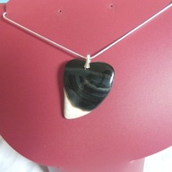 Duże, czarno-białe serce z agatu, wisiorek na łańcuszku