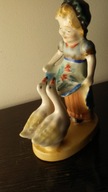 Stara porcelanowa figurka Kobieta i gąski design