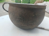 stary żeliwny gar saganek kociołek ozdoba doniczka