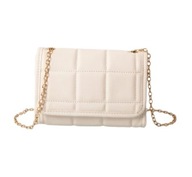 Elegancka listonoszka pikowana kremowa