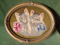 Kotki - stary obraz wyszywany w owalnej oprawie