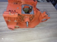 DOLMAR DCS 100 102 400 WAŁ KORBOWY KARTERY SILNIK PODSTAWA DÓŁ NAPĘD MISA