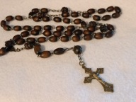 Stary różaniec z drewna