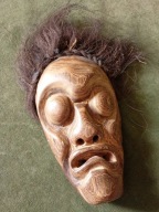 Stara drewniana maska afrykańska z włosami